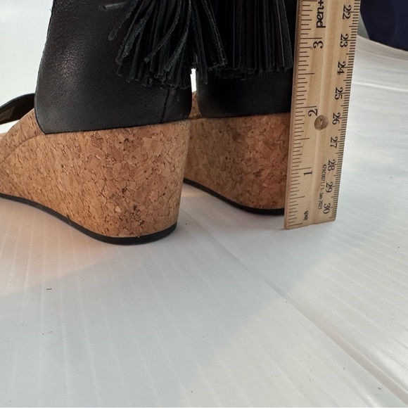 UGG Zoe Black and Tan Wedge Sandals - Picture 5 of 14